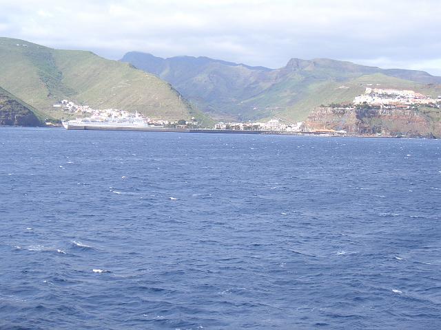 CIMG1006.JPG - Einfahrt in den Hafen von San Sebastian