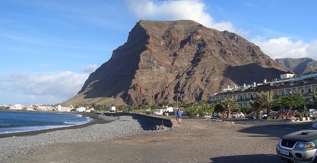 CIMG1008P.JPG - Valle Gran Rey: Blick über den Strand nach La Calera (Panorama aus den beiden vorherigen Bildern)