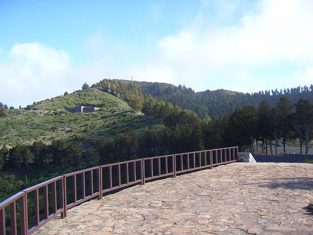 CIMG1086.JPG - Mirador de Igualero (ca. 1300m): Blick zur Garajonay (1484m).