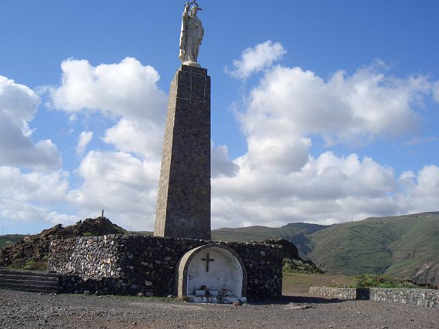 CIMG1100.JPG - Monumento al Sagrado Corazon de Jesus: Blick zur Jesus-Statue mit kleiner Kapelle.