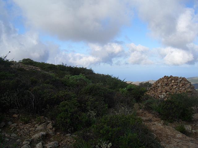 CIMG1151.JPG - Fortaleza (1241m): Gipfelpyramide aus Steinen.
