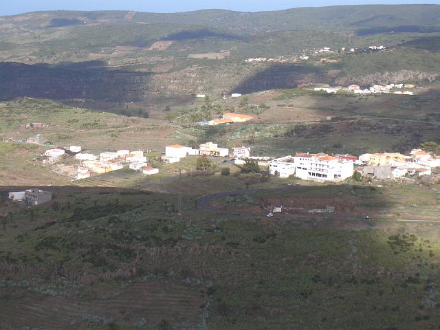 CIMG1156.JPG - Fortaleza (1241m): Blick nach Chipude (vorn) und El Cercado (hinten).