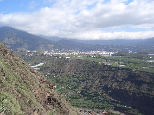 CIMG1914.JPG - Wanderung Tazacorte - El Time - Tazacorte: Blick in die Ebene von Aridane aus ca. 260 m Höhe (Panoramabild 1)