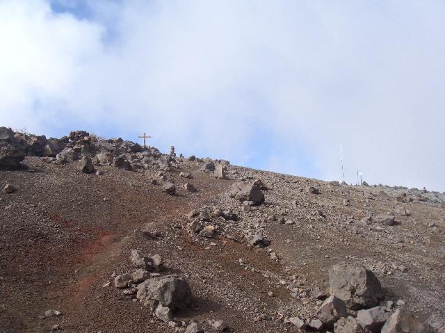 CIMG1958.JPG - Wanderung zum Pico de la Nieve: Blick zum Gipfelkreuz hinauf