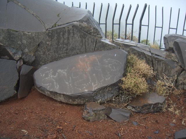 CIMG1967.JPG - am Pico de la Sabina: Petroglyphen am Guanchen-Versammlungsplatz La Erita