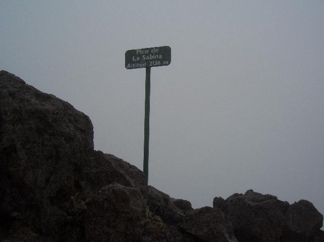 CIMG1968.JPG - Pico de la Sabina (2136m): Gipfeltafel