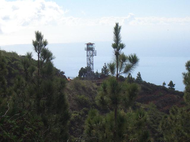 CIMG1994.JPG - bei Torre del Time: Blick zum Feuerwachturm