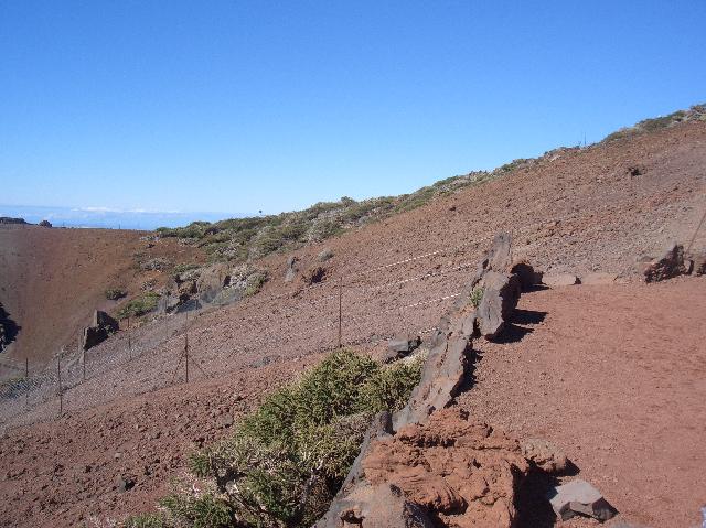 CIMG2052.JPG - auf dem Roque de los Muchachos (2421m): Blick auf den westlichen Calderarand (Panoramabild 1/3)