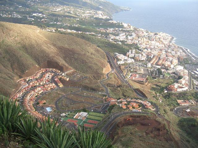 CIMG2059.JPG - Santa Cruz/Mirador de la Concepción: Blick auf die neue Umgehungsstraße