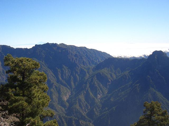 CIMG2121.JPG - Pinos Gachos: Blick über die Cumbrecita auf die Cumbre mit Passatwolken