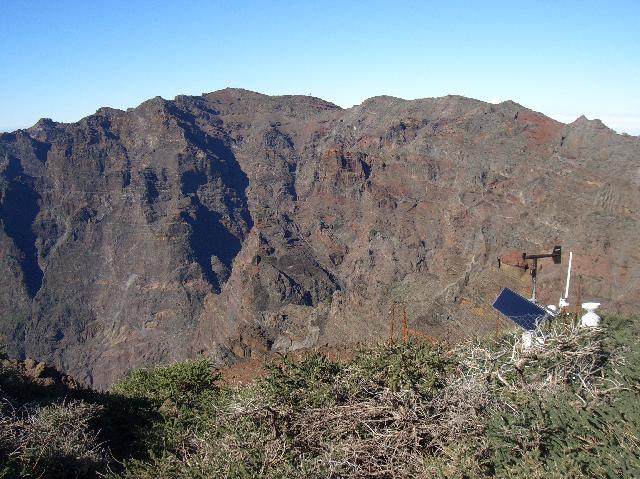 CIMG2142.JPG - Pico de la Cruz (2351m): Blick zum Roque des los Muchachos