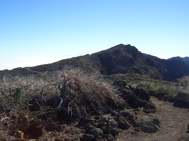 CIMG2145.JPG - am Mirador de Taburiente: Blick zum Pico de la Cruz (im Hintergrund der Teide)