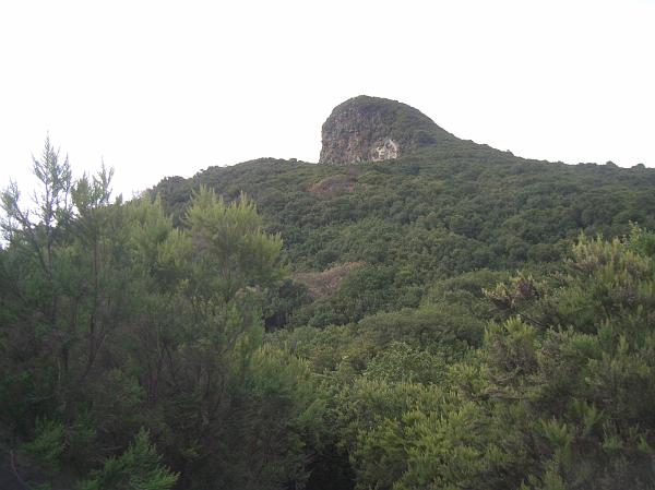 CIMG2994.JPG - bei Mazo: Blick zum Roque Niquiamo waehrend der Wanderung.