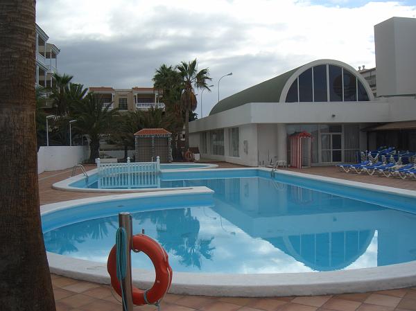 CIMG3032.JPG - Puerto Naos/Hotel Sol La Palma: Blick auf den Pool im Hotelhof.