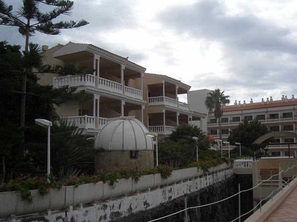 CIMG3038.JPG - Puerto Naos/Hotel Sol La Palma: Blick auf das Observatorium.