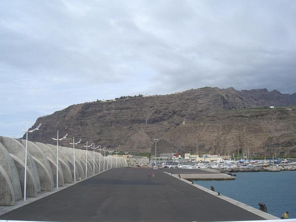 CIMG3048.JPG - Puerto de Tazacorte: voellig ueberdimensionierter Hafen.