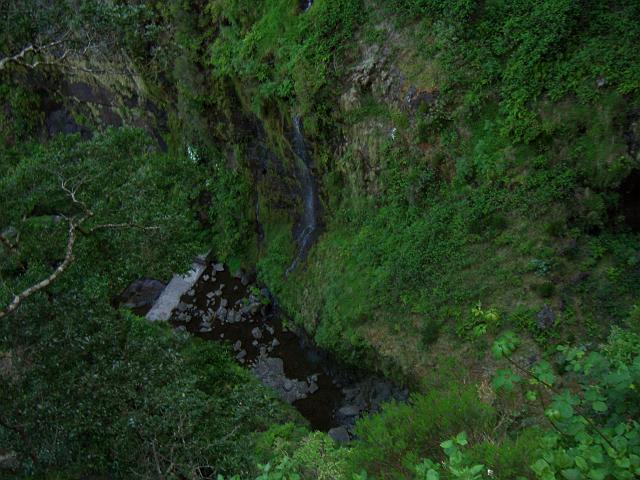 CIMG1348.JPG - Rabaçal: Blick ins Tal am Risco-Wasserfall.