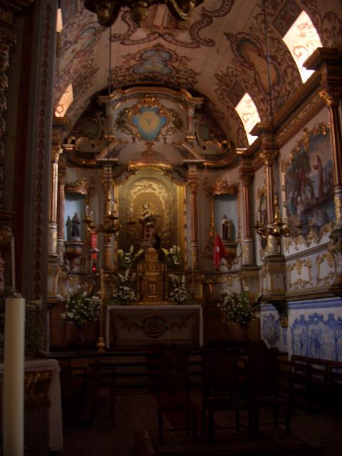CIMG1423.JPG - São Vicente: Altar der Kirche.