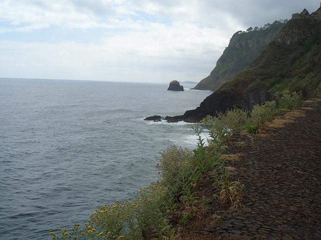 CIMG1488.JPG - bei São Jorge: Noch einmal ein Blick die Küste entlang nach Osten.