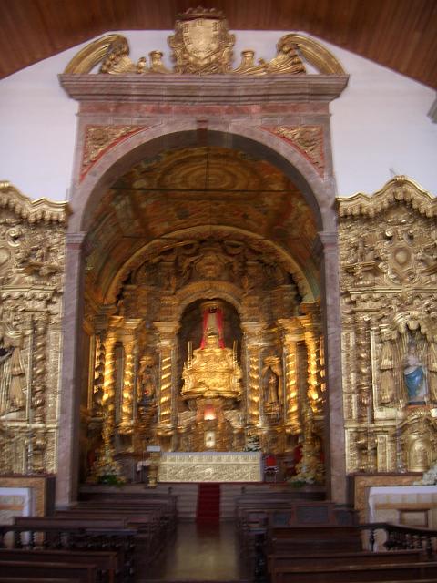 CIMG1492.JPG - São Jorge: Altar in der Kirche.