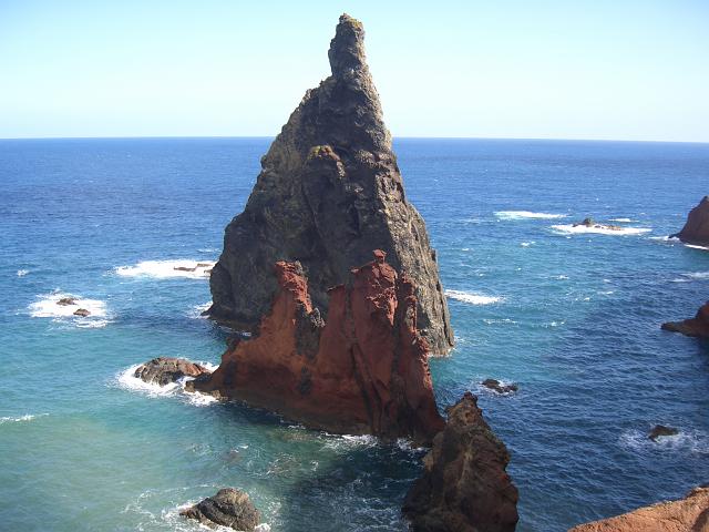CIMG1515.JPG - Wanderung Ponta de São Lorenço (Ostkap): Zwei verschiedenfarbige Dykes.