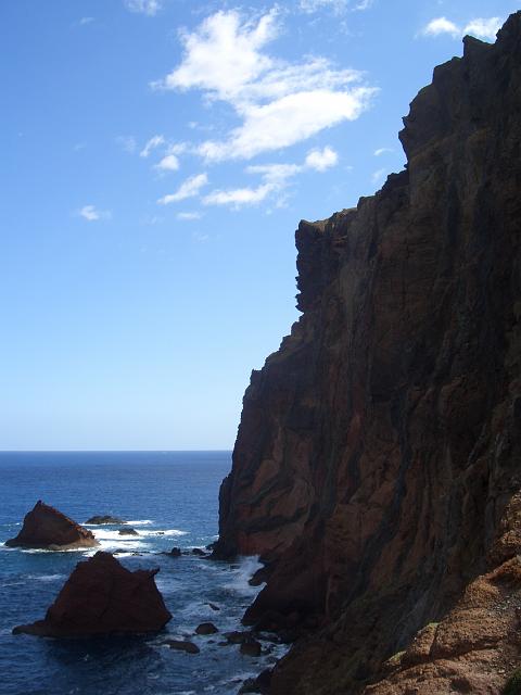 CIMG1516.JPG - Wanderung Ponta de São Lorenço (Ostkap): imposante Steilwand.