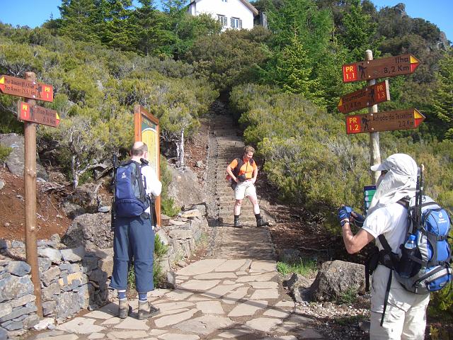 CIMG1613.JPG - am Pico Ruivo de Santana: Zu diesem Abzweig müssen wir nach der Gipfelbesteigung zurück.