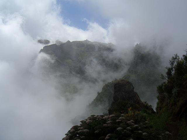CIMG1628.JPG - Höhenweg zwischen Pico Ruivo und Pico do Areeiro: Blick zum Pico do Areeiro II.