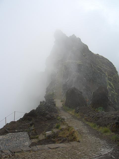 CIMG1636.JPG - Höhenweg zwischen Pico Ruivo und Pico do Areeiro: Aufstieg zum Miradouro Ninho da Manta.