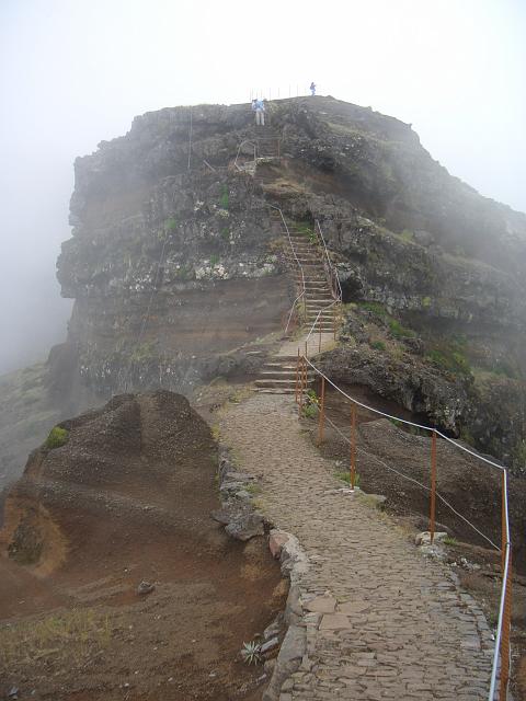 CIMG1638.JPG - Höhenweg zwischen Pico Ruivo und Pico do Areeiro: Aufstieg zum Pico do Arreiro.