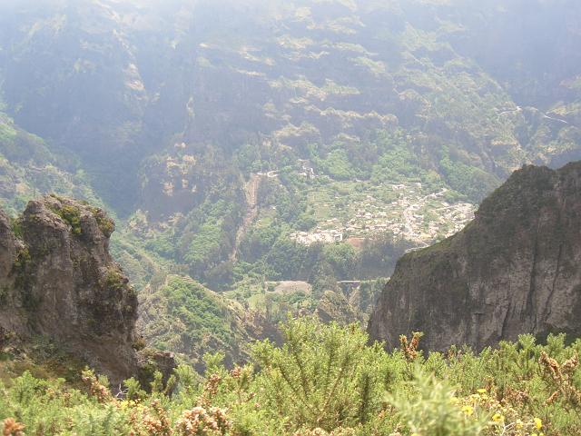 CIMG1734.JPG - Wanderung am Pico Grande: Blick ins Curral das Freiras (Nonnental).
