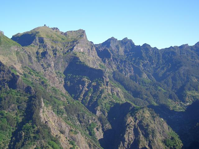 CIMG1752.JPG - Curral das Freiras: Blick zum Pico Grande (1654m).