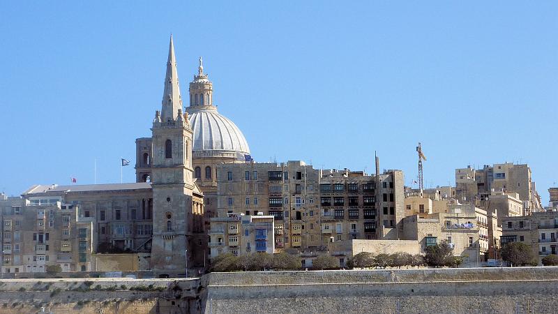P1010390m.JPG - Hafenrundfahrt Slieme/Valletta: Blick zur St. John's Co-Cathedral.