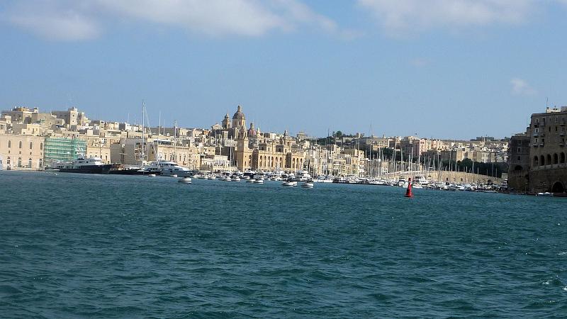 P1010393m.JPG - Hafenrundfahrt Slieme/Valletta: Blick in French Greek.