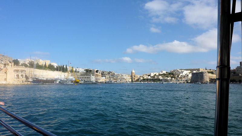 P1010399m.JPG - Hafenrundfahrt Slieme/Valletta: Blick in den Kalkara Greek.