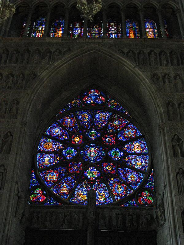 IMG_2515.JPG - Reims/Kathedrale: Buntglasfenster am Eingang