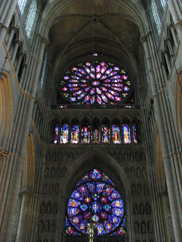 IMG_2517.JPG - Reims/Kathedrale: Buntglasfenster am Eingang