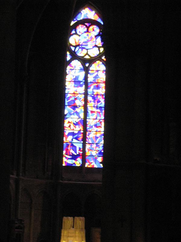 IMG_2519.JPG - Reims/Kathedrale: Buntglasfenster hinter dem Altar
