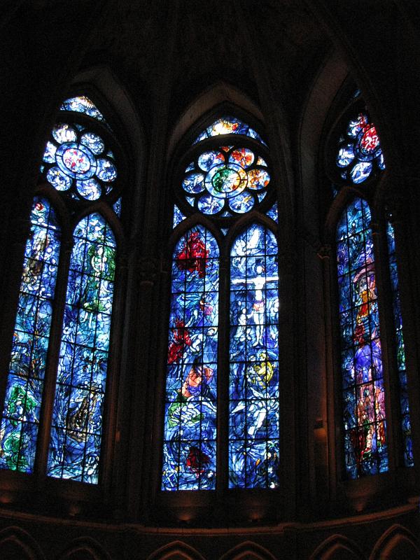 IMG_2523.JPG - Reims/Kathedrale: Buntglasfenster hinter dem Altar