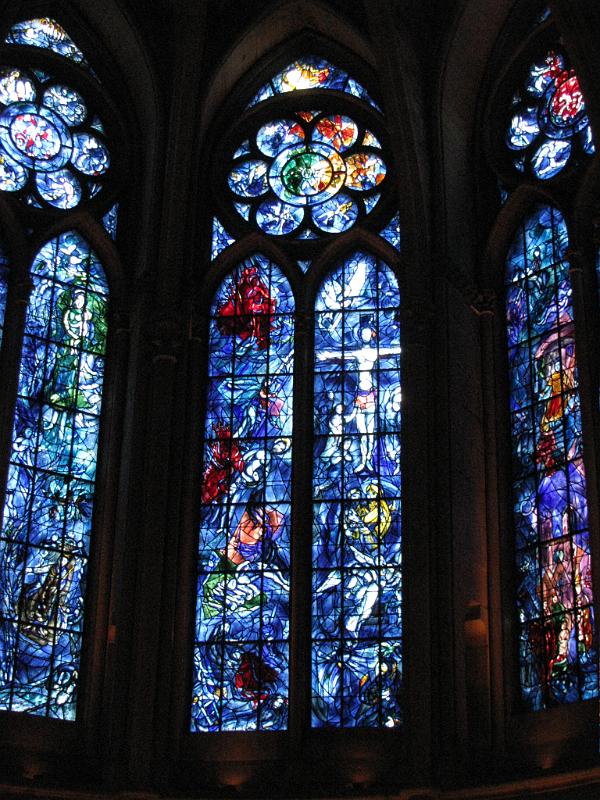 IMG_2524.JPG - Reims/Kathedrale: Buntglasfenster hinter dem Altar