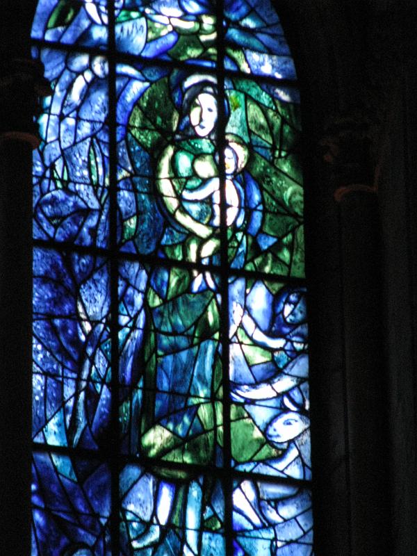 IMG_2527.JPG - Reims/Kathedrale: Buntglasfenster hinter dem Altar