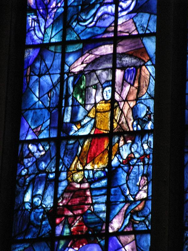 IMG_2531.JPG - Reims/Kathedrale: Buntglasfenster hinter dem Altar