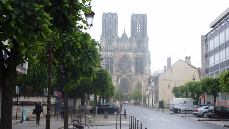 P1020778.JPG - Reims: Blick zur Kathedrale