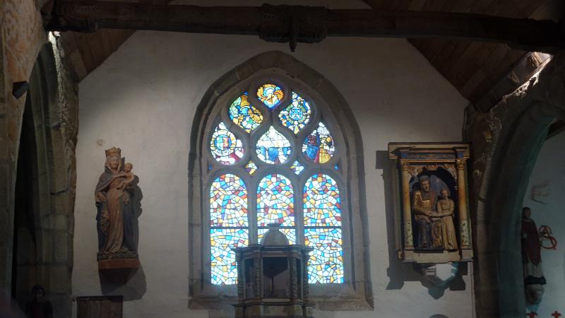 P1020902.JPG - Pont-Aven/Kapelle von Trémalo: Buntglasfenster