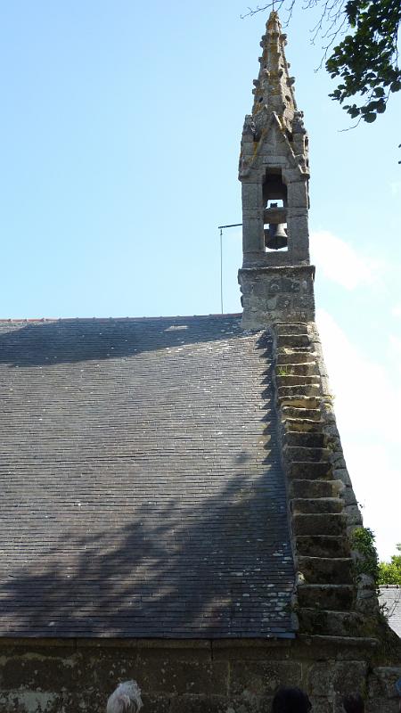P1020907.JPG - Pont-Aven: Aufstiegstreppe zur Glocke der Kapelle von Trémalo