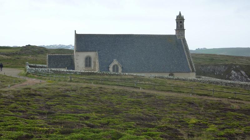 P1020926.JPG - Wanderung an der Pointe du Raz: Blick zur Kapelle Saint-They