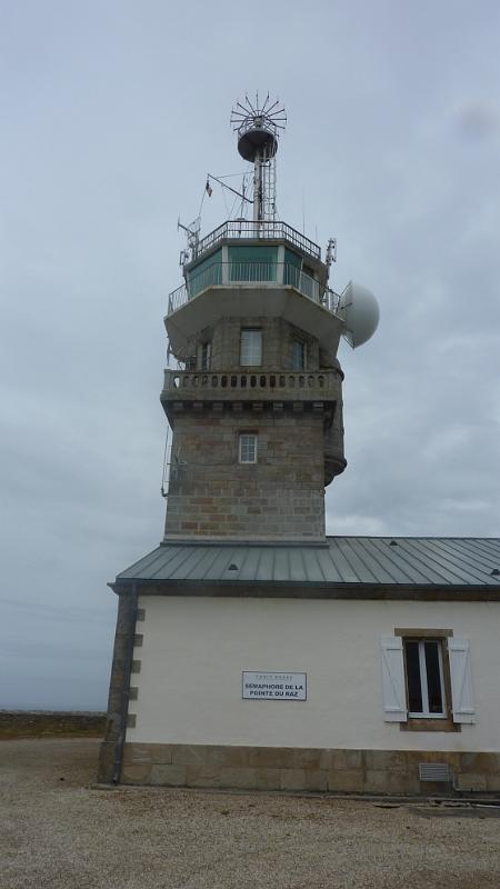 P1020941.JPG - Pointe du Raz: Leuchtturm und Rettungsstation