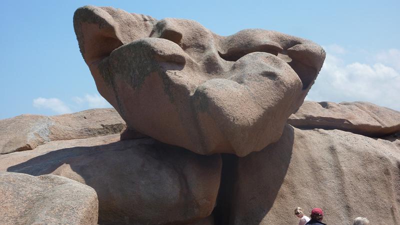 P1020991.JPG - Wanderung an der Rosa Granitküste: bizarre Felsformationen