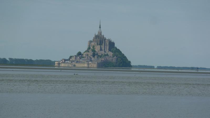 P1030019.JPG - Wattwanderung: Blick auf das Wanderziel Mont-Saint-Michel