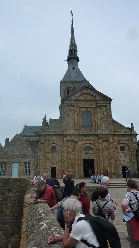 P1030033.JPG - Mont-Saint-Michel: Eingang zur obersten Etage der Abtei